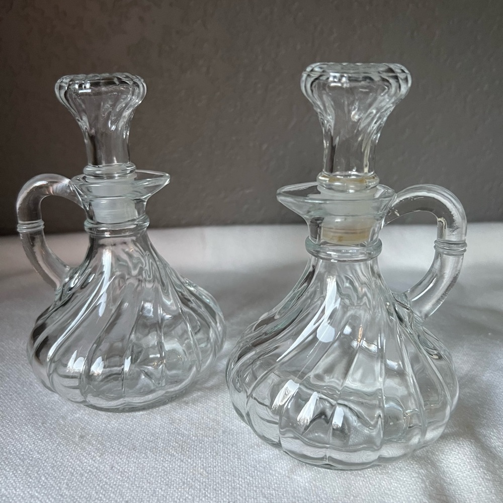 Vintage 1950's Anchor Hocking 4" Clear Glass Oil/Vinegar Cruet Bottles w Stopper - Picture 9 of 9